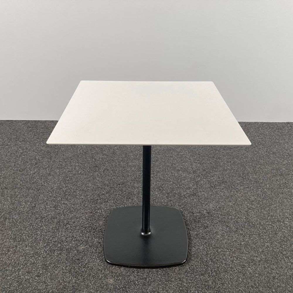 MAY Neuheiten Kantinetafel Vierkant design by Agnes Tischgestell B69xD69xH74 - wit melamine / zwart metaal centrale poot