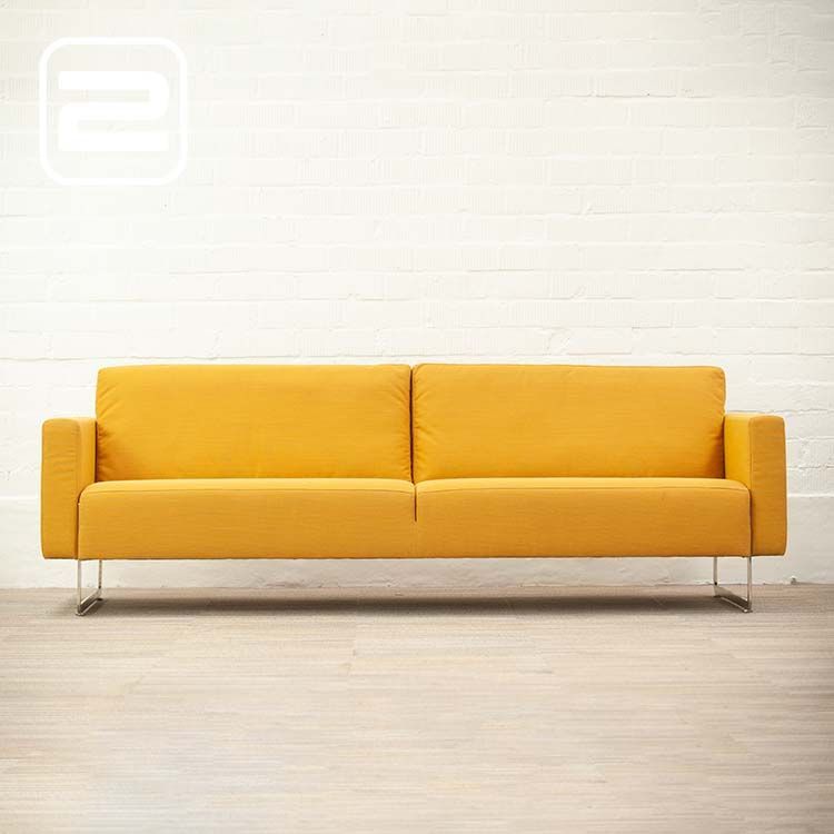 ARTIFORT Mare Zitbank 3-zit design by René Holten B235xD85xH80 - oker geel stof / chrome sledepoot