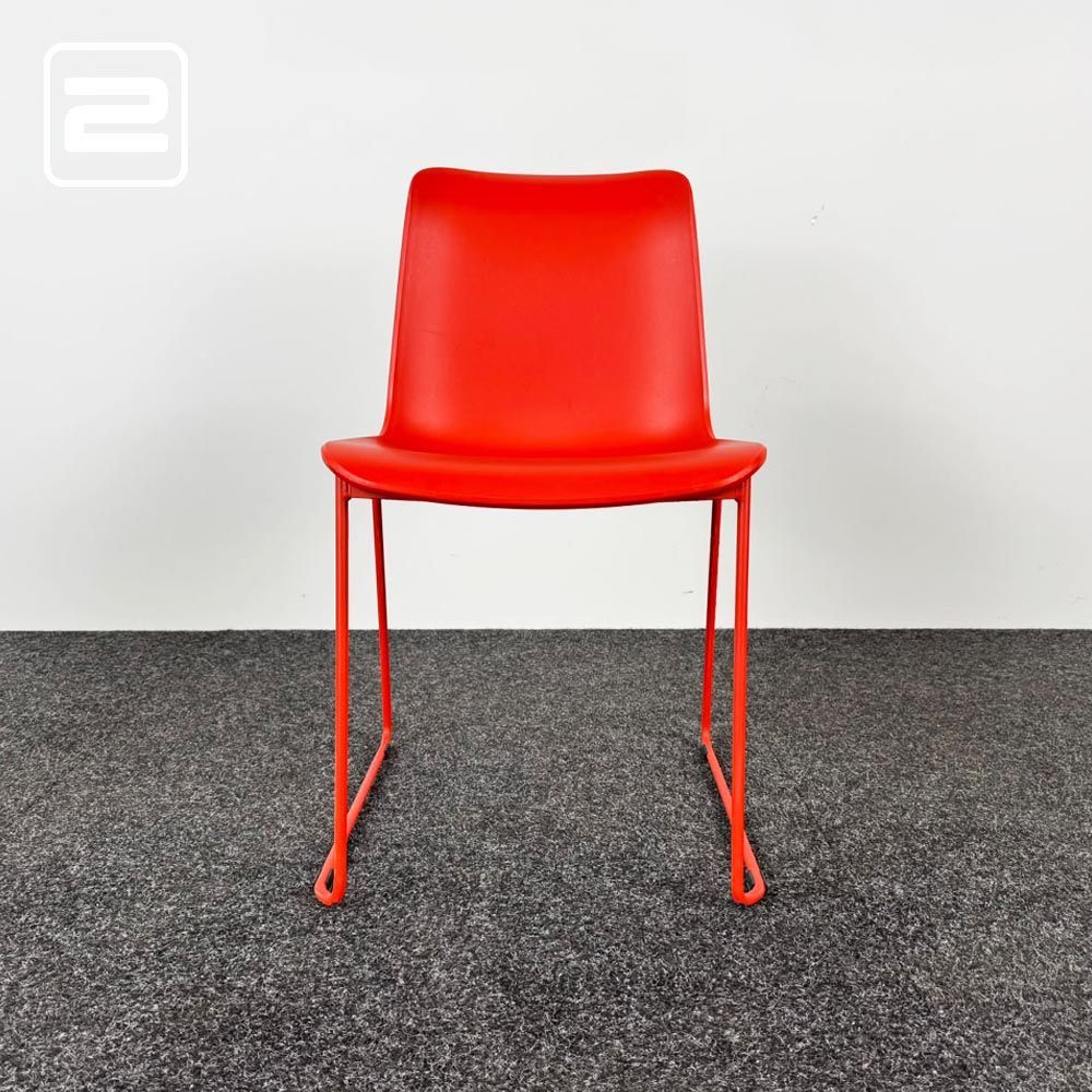EUROPA 2 Kantinestoel stapelbaar - rood kunststof / rood metaal sledepoot EUROPA 2 Kantinestoel stapelbaar - rood kunststof / rood metaal sledepoot