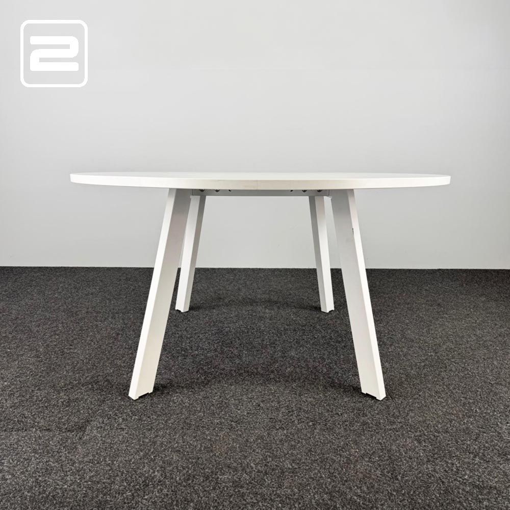 JUNTOO Kantinetafel Rond B140xD140xH76 - wit hpl / wit metaal vierpoot JUNTOO Kantinetafel Rond B140xD140xH76 - wit hpl / wit metaal vierpoot