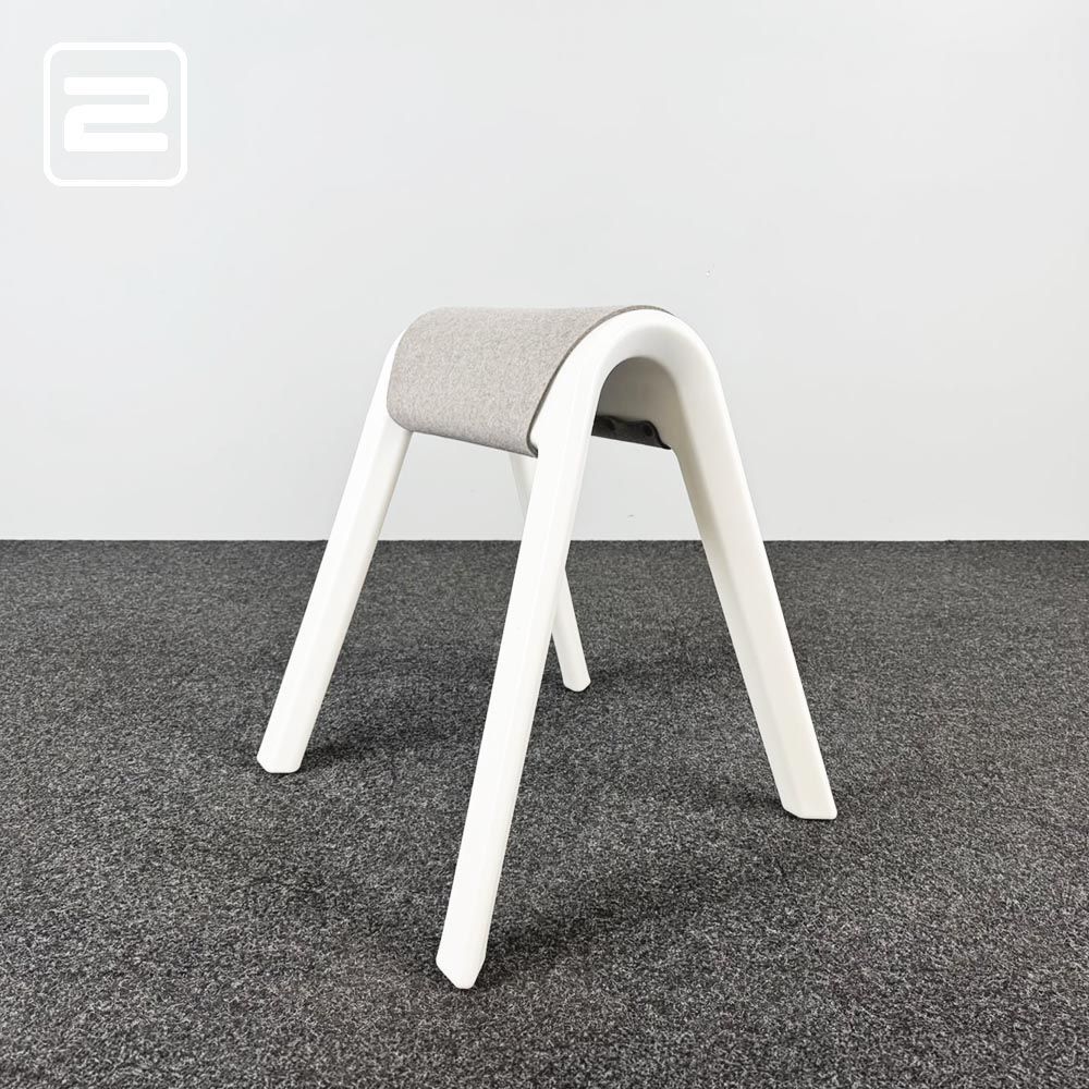 WILKHAHN Sitzbock Kruk design by Rudolph Schelling Webermann - grijs vilt / wit kunststof vierpoot