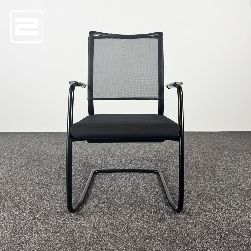 RÖDER Vergaderstoel stapelbaar - zwart stof / zwart metaal cantilever RÖDER Vergaderstoel stapelbaar - zwart stof / zwart metaal cantilever