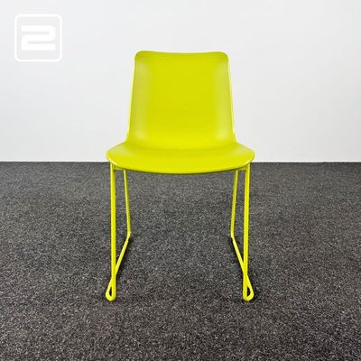 EUROPA 2 Kantinestoel stapelbaar - limegroen kunststof / groen metaal sledepoot EUROPA 2 Kantinestoel stapelbaar - limegroen kunststof / groen metaal sledepoot