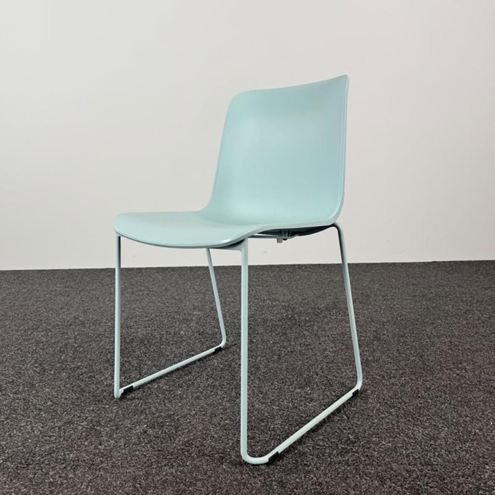 EUROPA 2 Kantinestoel stapelbaar - lichtblauw kunststof / blauw metaal sledepoot