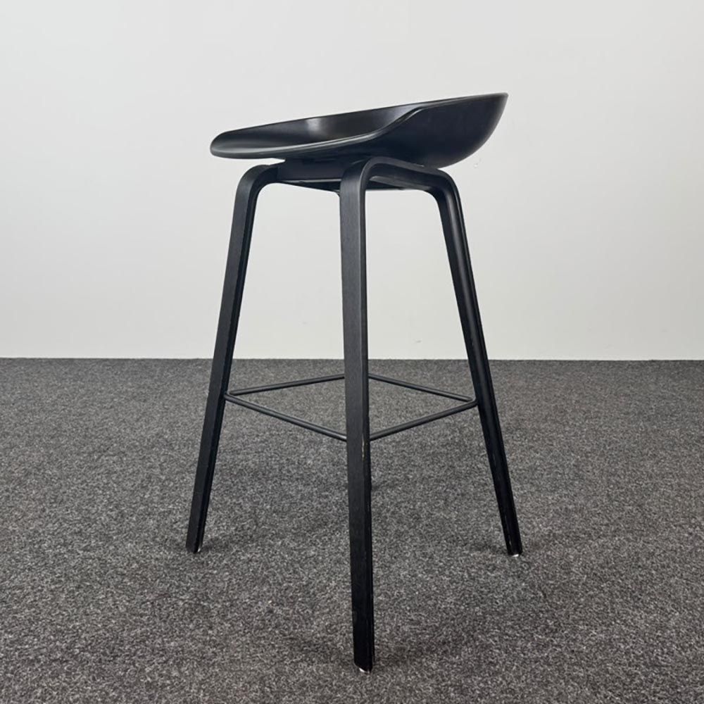 HAY About a Stool AAS32 Barkruk design by Hee Welling - zwart kunststof / zwart hout vierpoot