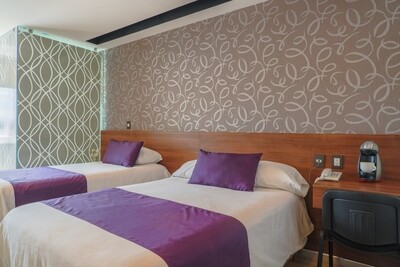 ​Habitación Doble (una cama individual y una matrimonial  3Pers.)