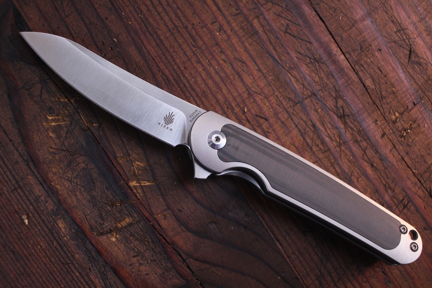 Kizer Clutch 3.39" Frame Lock / Carbon Fiber and Titanium / Satin S35VN