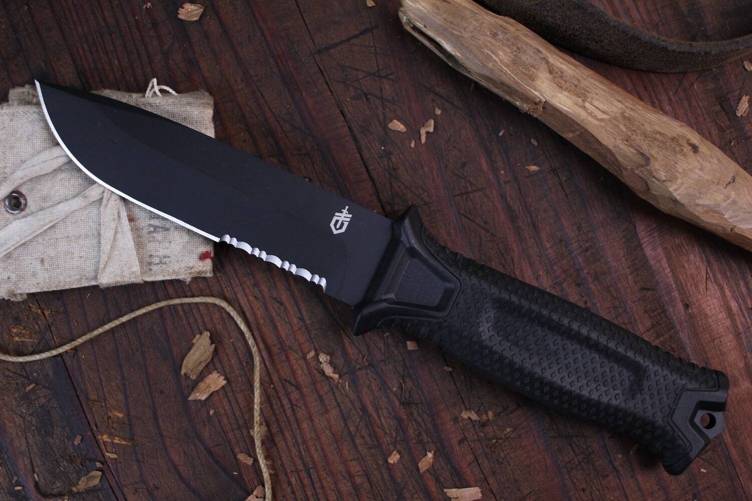 Gerber Strongarm 4.8&quot; Partially Serrated Fixed Blade / Black Rubber / Black 420HC