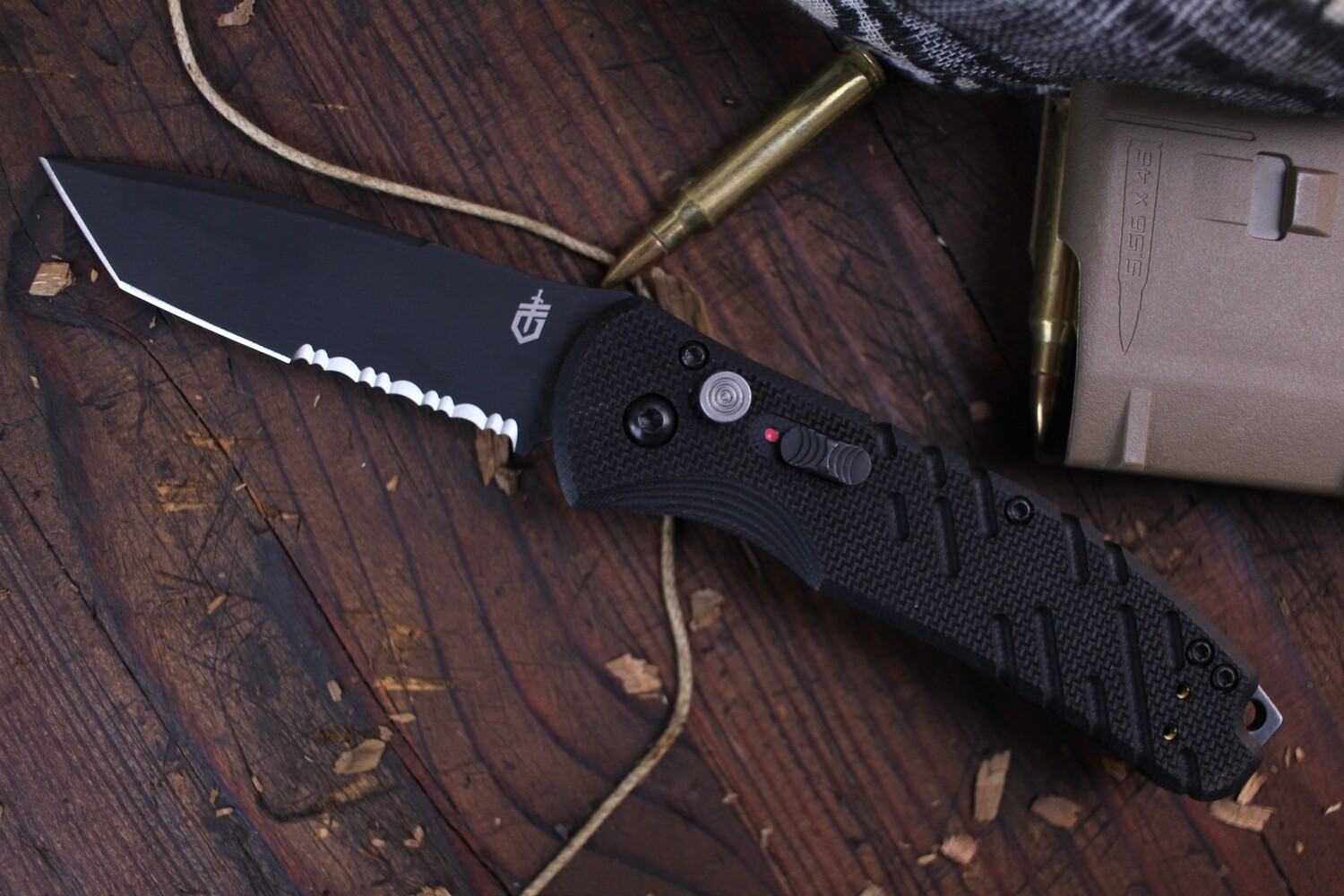 Gerber Propel Downrange Tanto 3.5&quot; Button Automatic Folding Blade / Black G10 / Black Partlliay Serrated S30V