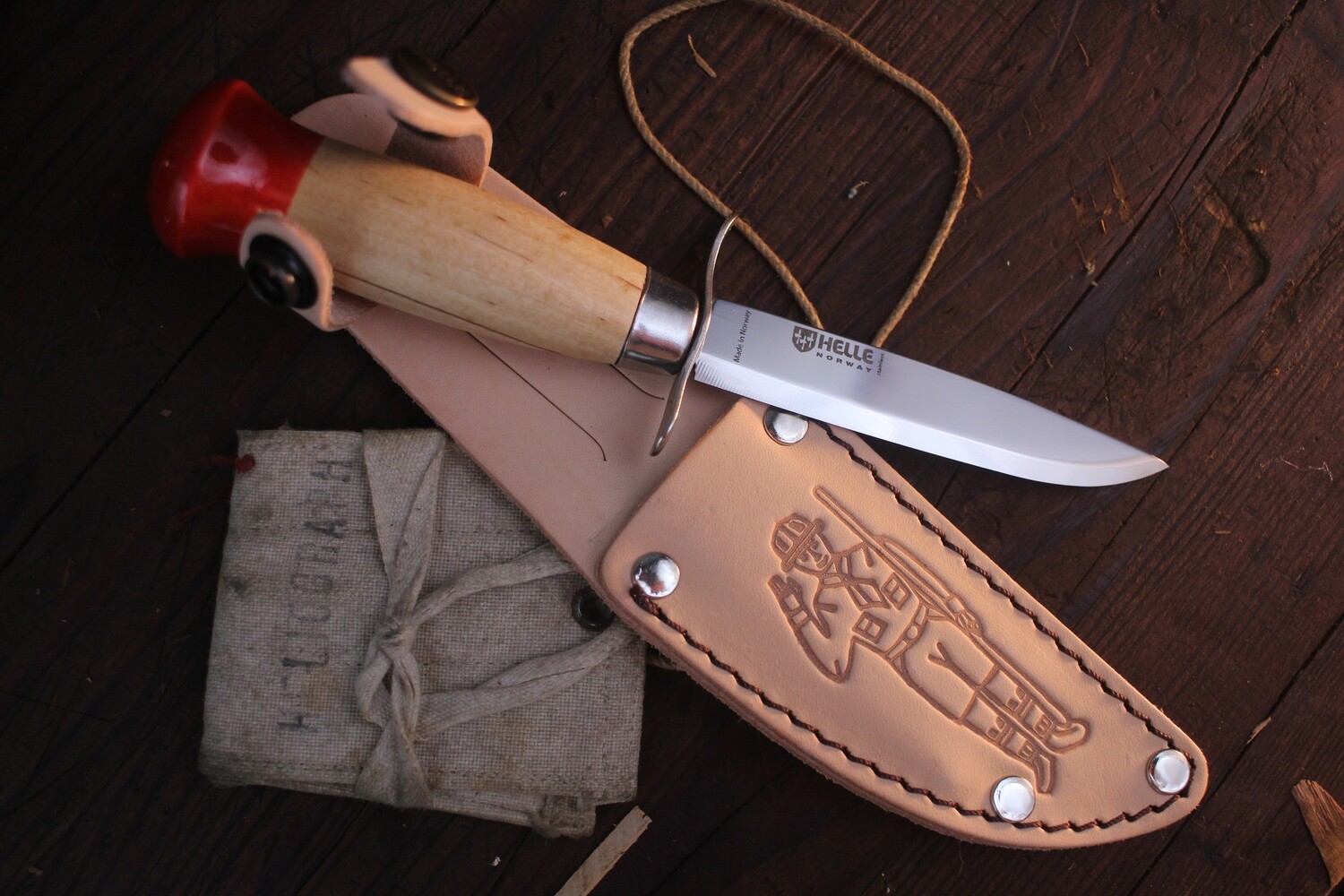 Helle Speidar 3.52” Boy Scout Fixed Blade / Birch &amp; Red Enamel / Satin 12c27