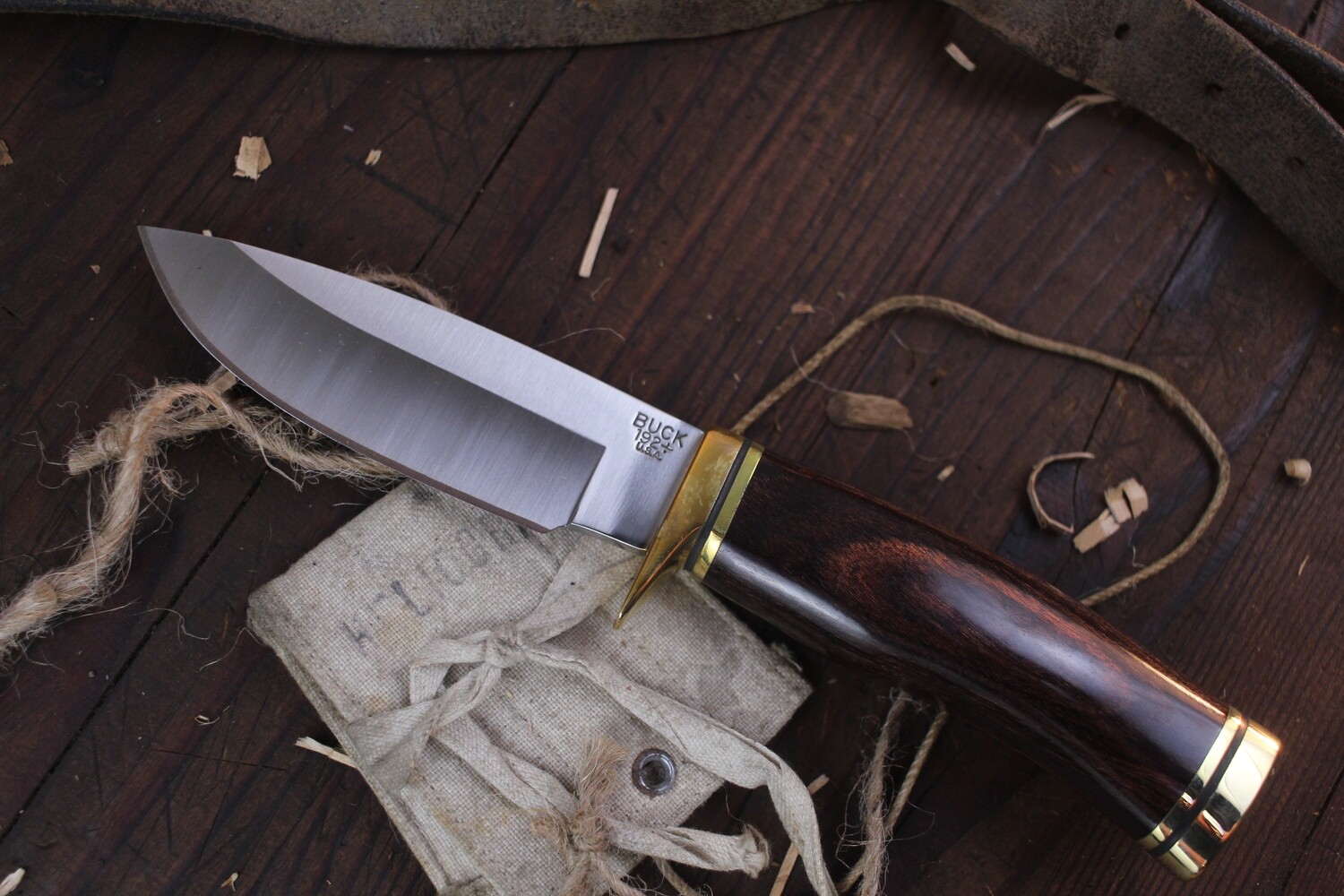 Buck Vanguard 4.25" Fixed Blade / Heritage Walnut DymaLux / Satin 420