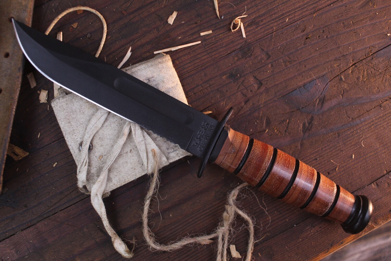 Ka-Bar Short Fighting Knife 5.25" Fixed Blade / Leather / Partially Serrated Black 1095