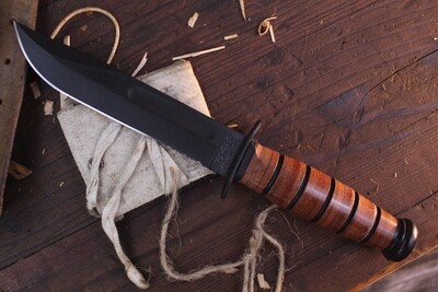 Ka-Bar Short Fighting Knife 5.25" Fixed Blade / Leather / Partially Serrated Black 1095