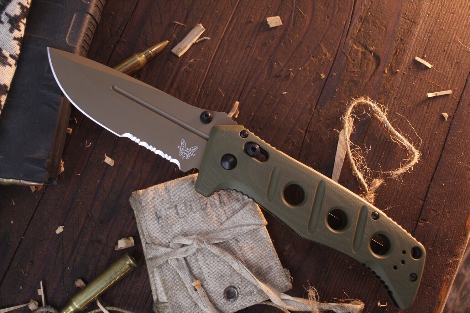 Benchmade Adamas 3.8" Partially Serrated AXIS Lock Folder / OD Green G-10 / Flat Dark Earth Cru-Wear