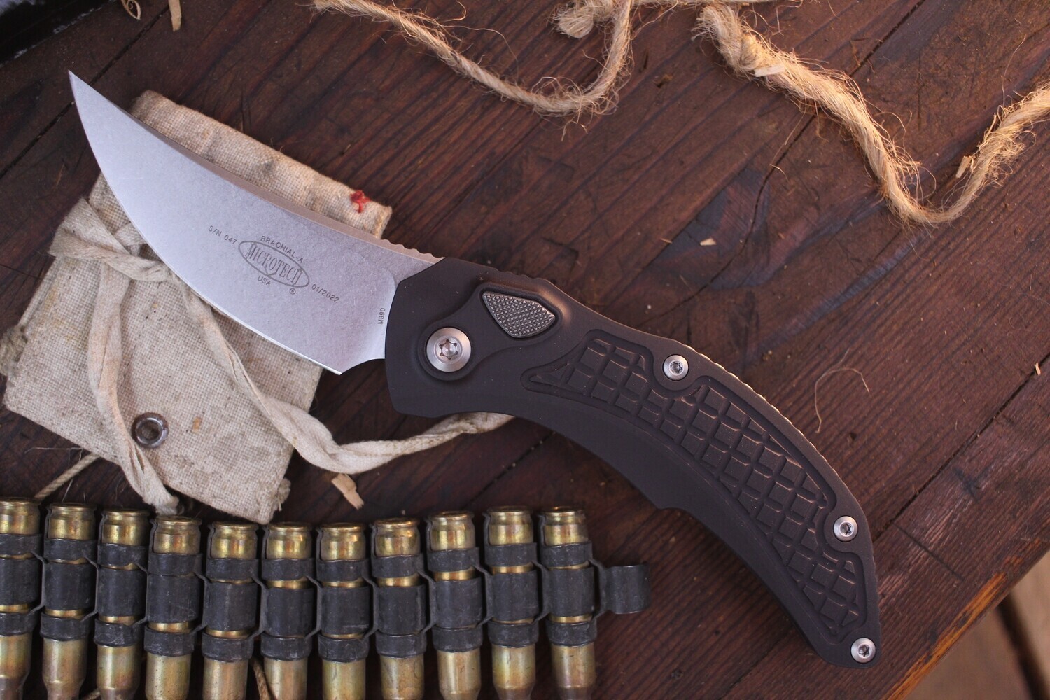 Microtech Brachial 3.25" Auto Button Lock Folder / Black Aluminum /  Stonewashed M390 ( Pre Owned )