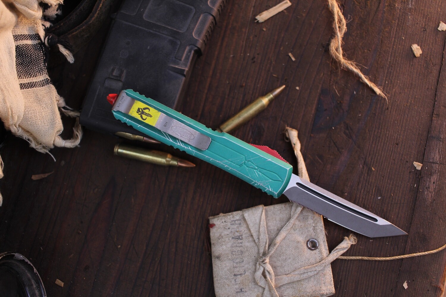 Microtech Ultratech Bounty Hunter 3.4&quot; OTF Auto / Stylized Teal Aluminum / Apocalyptic Partially Serrated