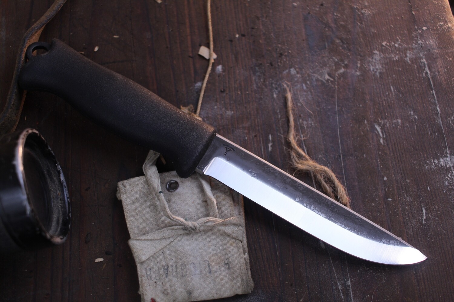 Terävä Jääkäripuukko 140 5.5&quot; Fixed Blade Puukko / Molded Rubber / Blued 80CRV2