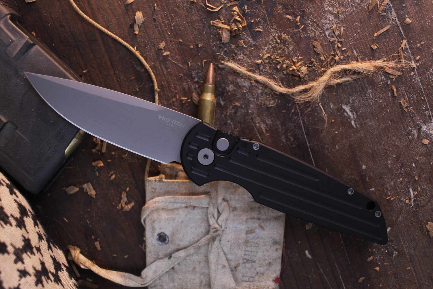 Pro-Tech TR-3 3.5” Auto Buttonlock Folder / Black Grooved Aluminum / Bead Blasted 154CM
