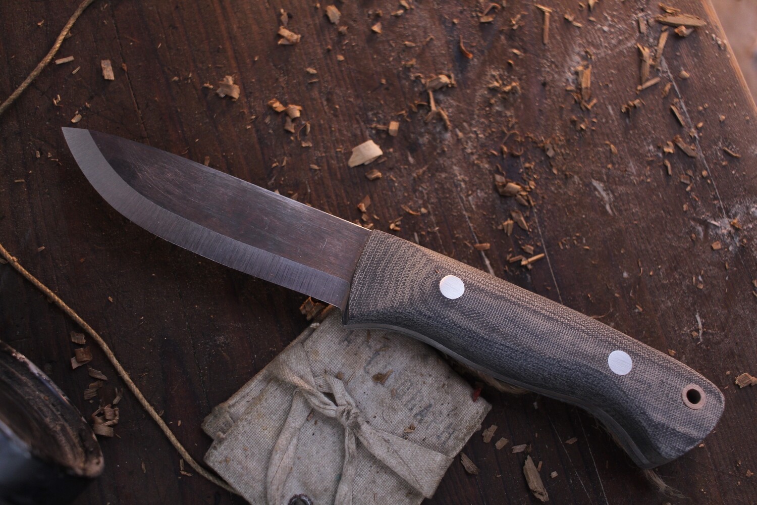 Wood Bear Knives Rogue Bear 4.25” Scandi / Black Micarta / Blued CPM-3V