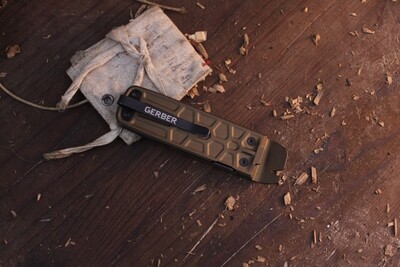 Gerber LOCKDOWN Slim Prybar &amp; Multitool / Bronzed Stainless Steel / Black Stainless Blade