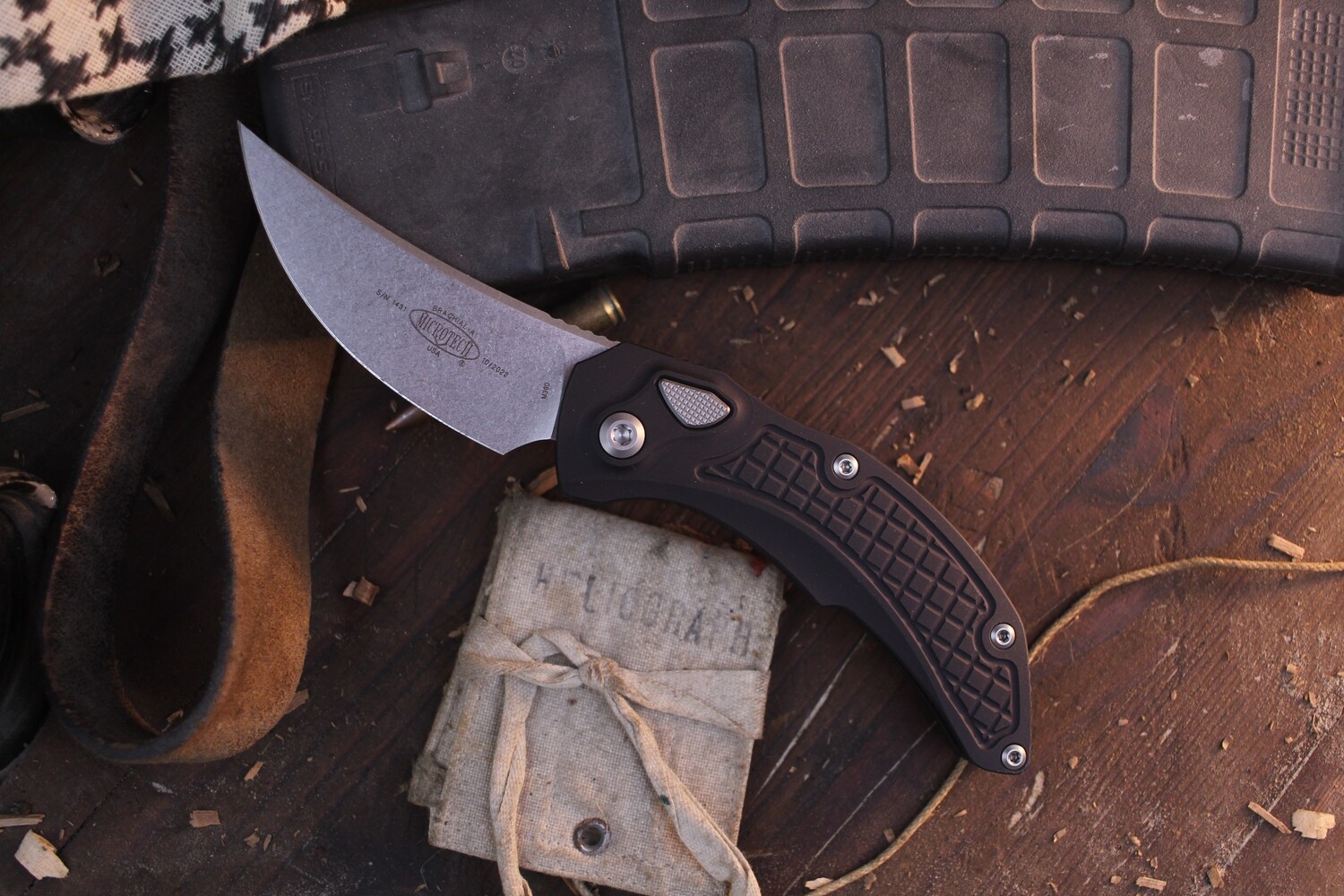 Microtech Brachial S/E 3.25" Auto Button Lock Folder / Black Aluminum / Stonewashed