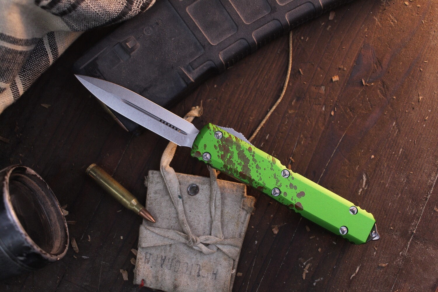 Microtech Ultratech Zombie Tech D/E 3.4&quot; OTF Auto / Zombie Splattered Green Aluminum / Stonewashed