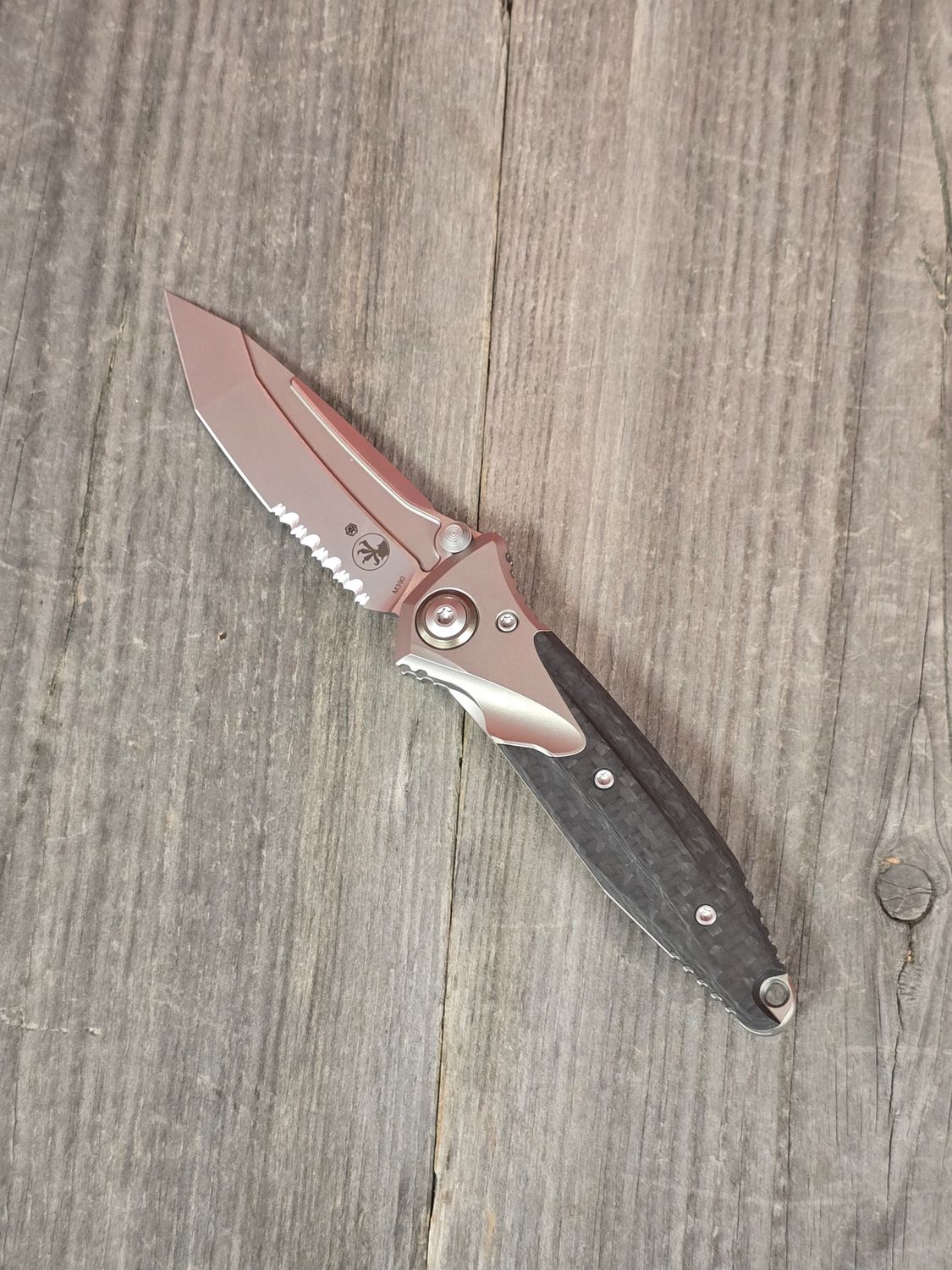 Microtech Socom BRAVO Mini T/E 3.4" Frame Lock / Carbon Fiber and Titanium / Tanto Partially Serrated M390