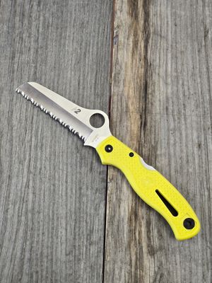 Spyderco Atlantic Salt 3.69&quot; Serrated Folding Dive Knife / Yellow FRN / Satin H2