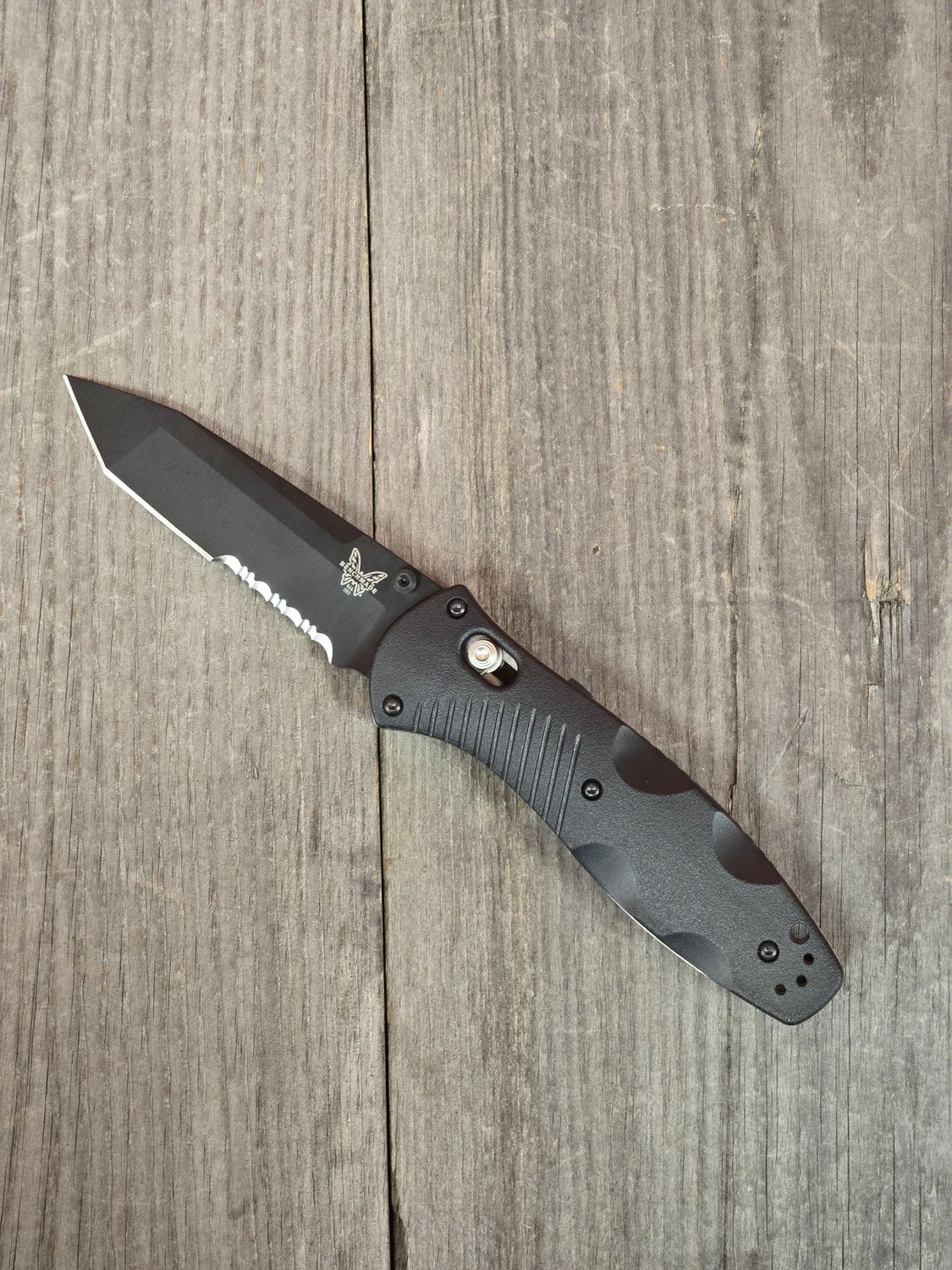 Benchmade Barrage Tanto Partially Serrated 3.6" AXIS-Assist Knife / Black Polymer / Black 154CM Benchmade Barrage Tanto Partially Serrated 3.6" AXIS-Assist Knife / Black Polymer / Black 154CM