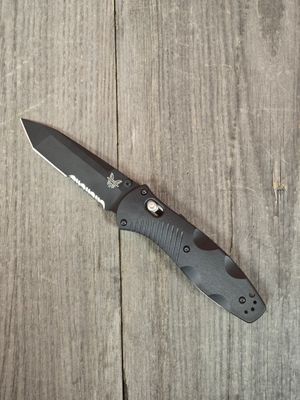 Benchmade Barrage Tanto Partially Serrated 3.6&quot; AXIS-Assist Knife / Black Polymer / Black 154CM