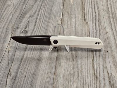 Bestech Dundee 3.5&quot; Folder / White G10 / Gray and Satin D2