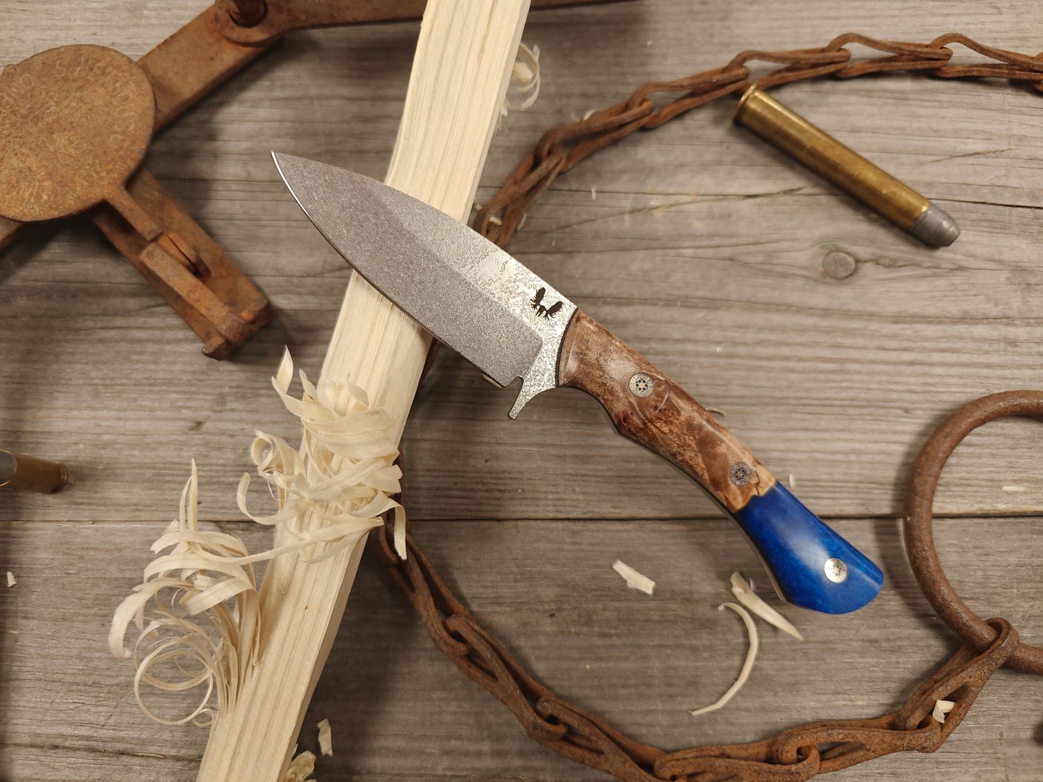 Semper Sharp Mini-Bushcrafter 3.5" Fixed Blade / Maple Burl w/ Blue Resin, Black Liners / Satin Splashed Nitro-V