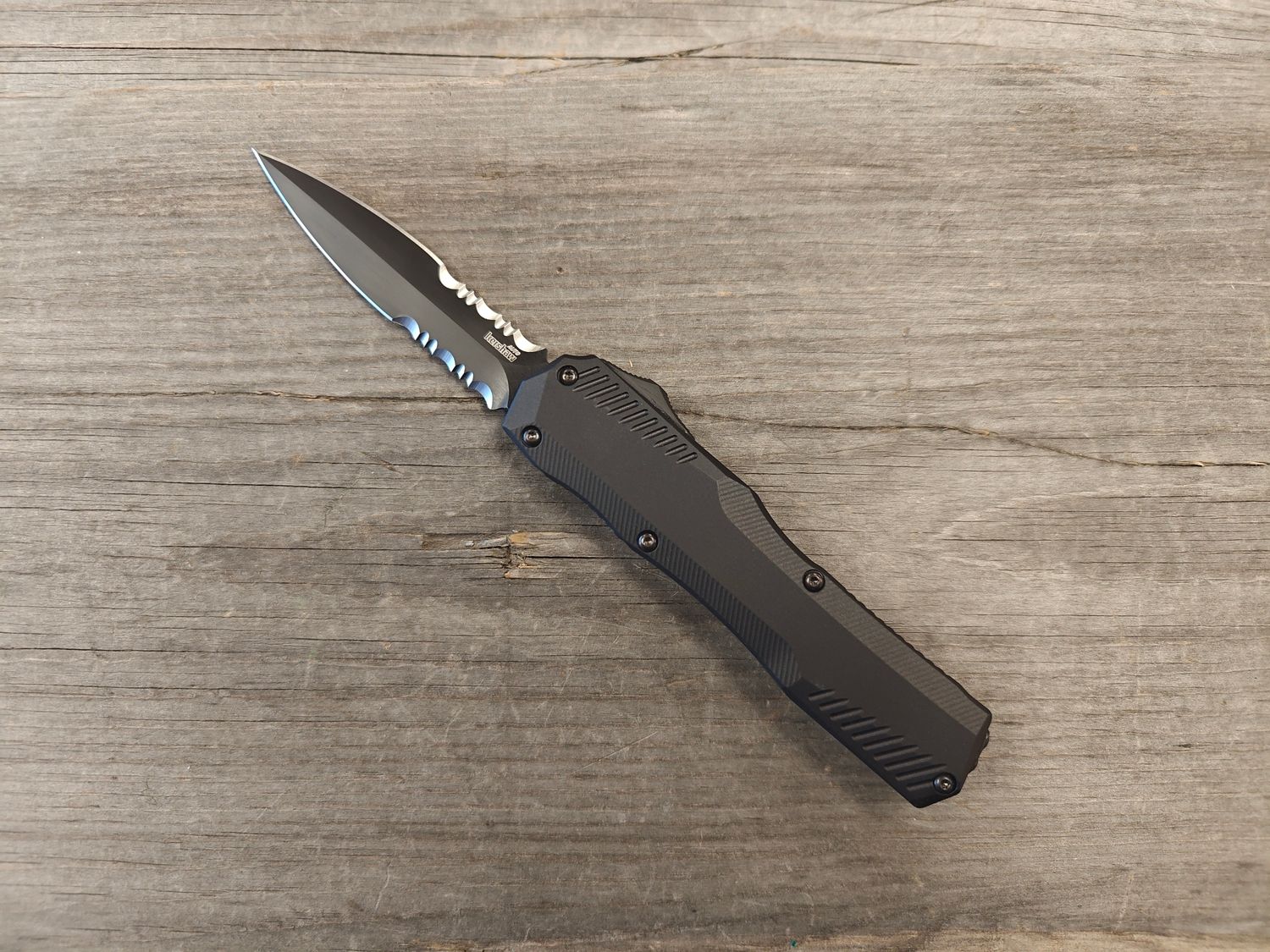 Kershaw Livewire Double Edge &amp; Partially Serrated OTF Auto Blade / Black Aluminum / Black MagnaCut