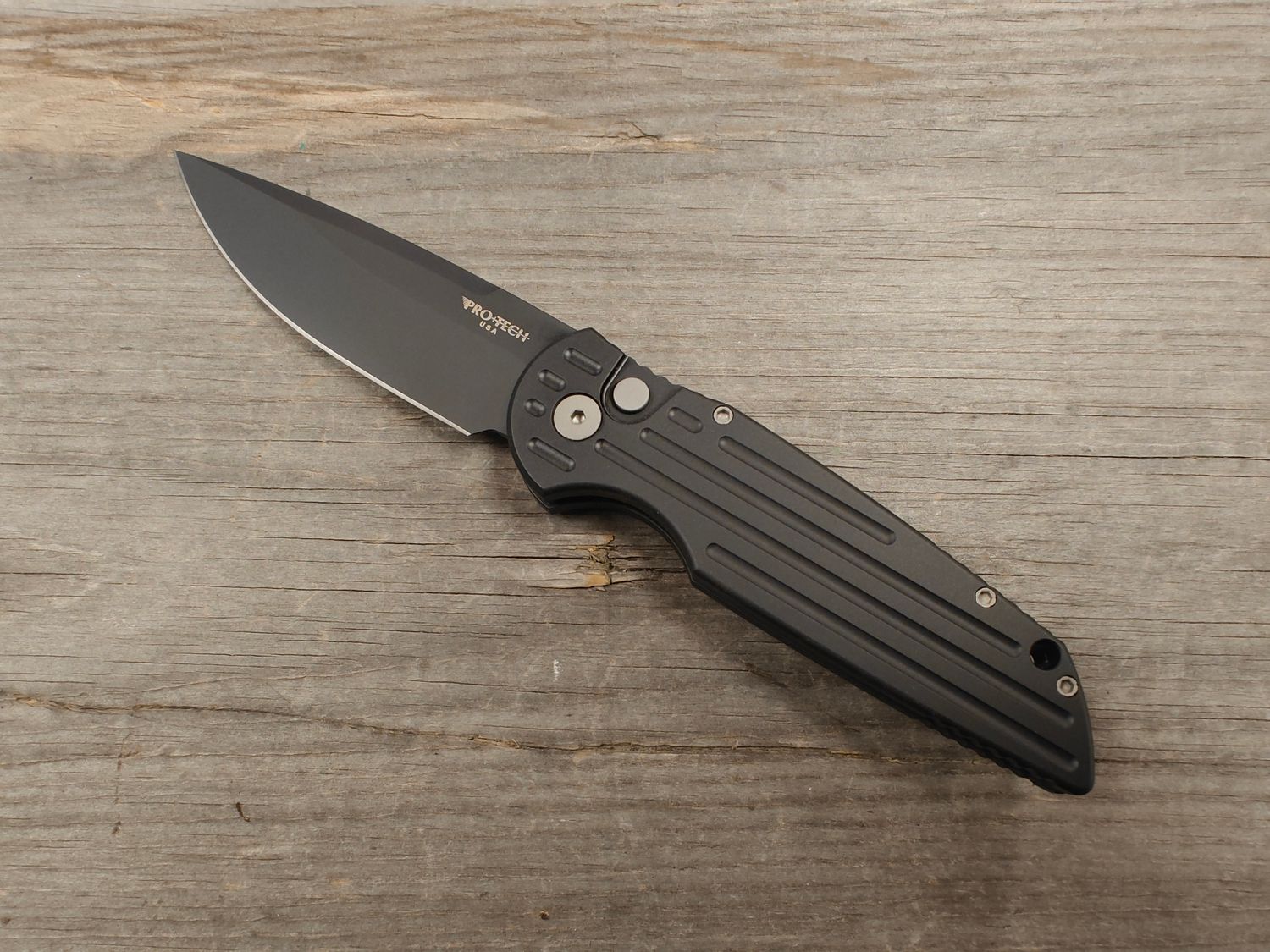 PRO-TECH TR-3 3.5" Automatic opening / Black Grooved Aluminum / Black MagnaCut