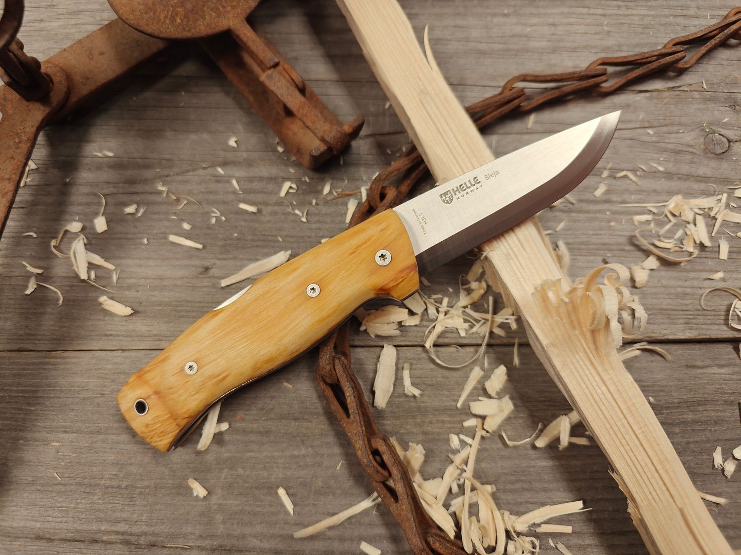 Helle Bleja 3 1/4" Lockback Folder / Curly Birch / Satin H3LS