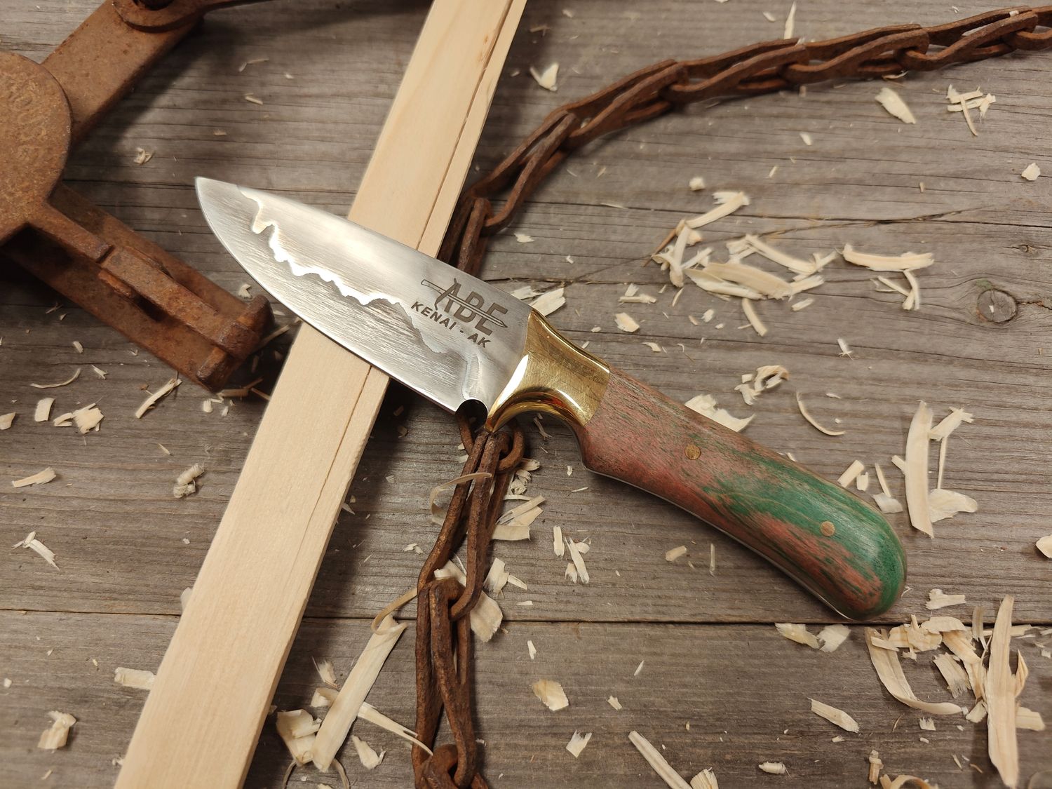 Abe Knives 3.75" Fixed Blade / Dyed Quilted Maple w/ Brass Bolster / San Mai 80Crv2/15n20 Abe Knives 3.75" Fixed Blade / Dyed Quilted Maple w/ Brass Bolster / San Mai 80Crv2/15n20