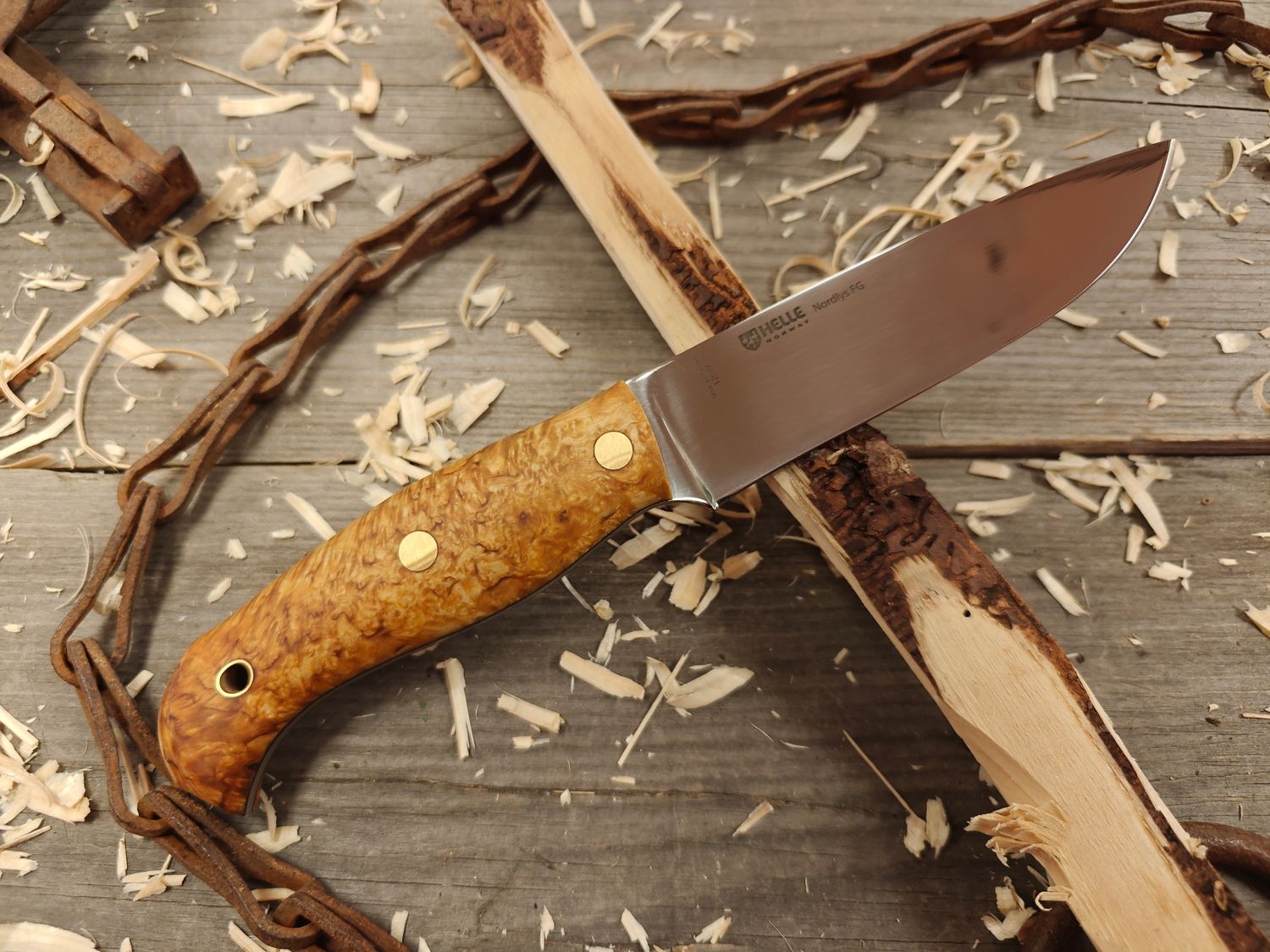 Helle Nordlys Flat Grind 4.8&quot; Fixed Blade / Curly Birch / Satin 12C27N