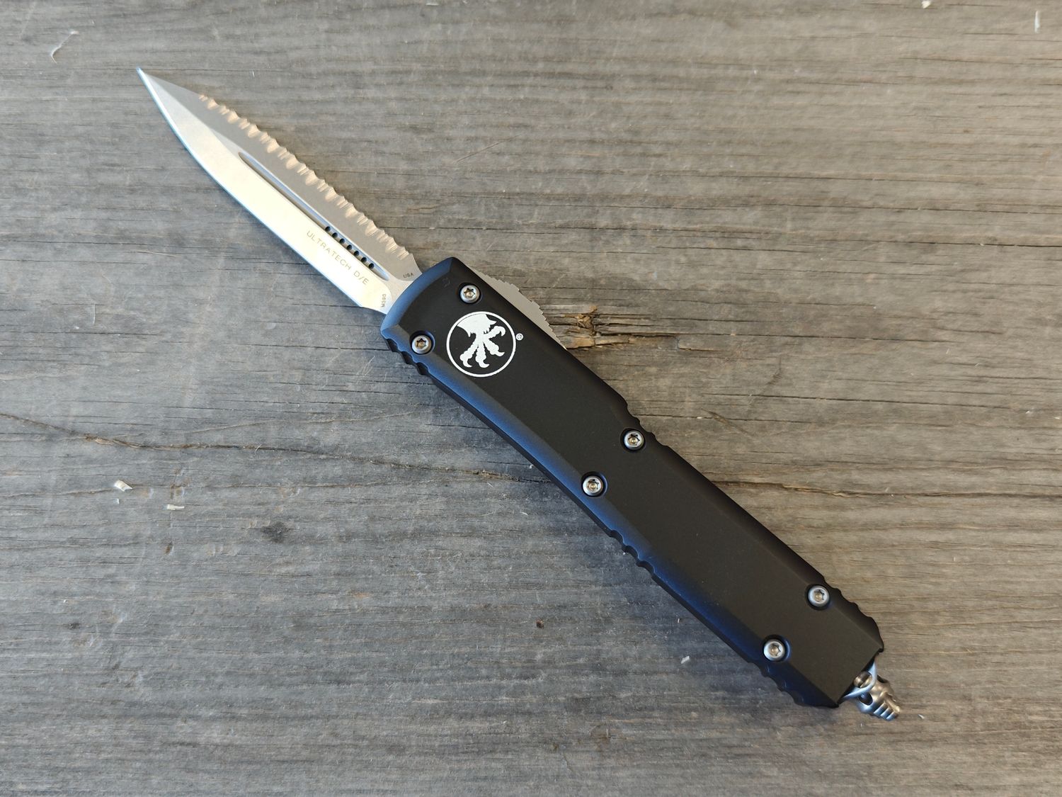 Microtech Ultratech OTF D/E SF 3.4&quot; Automatic Knife / Black Aluminum / Stonewash Full Serrated M390