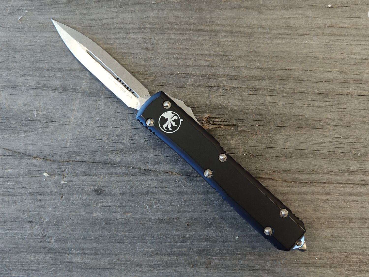 Microtech Ultratech D/E 3.4&quot; OTF Automatic / Black Aluminum / Stonewashed M390 (Pre-Owned)