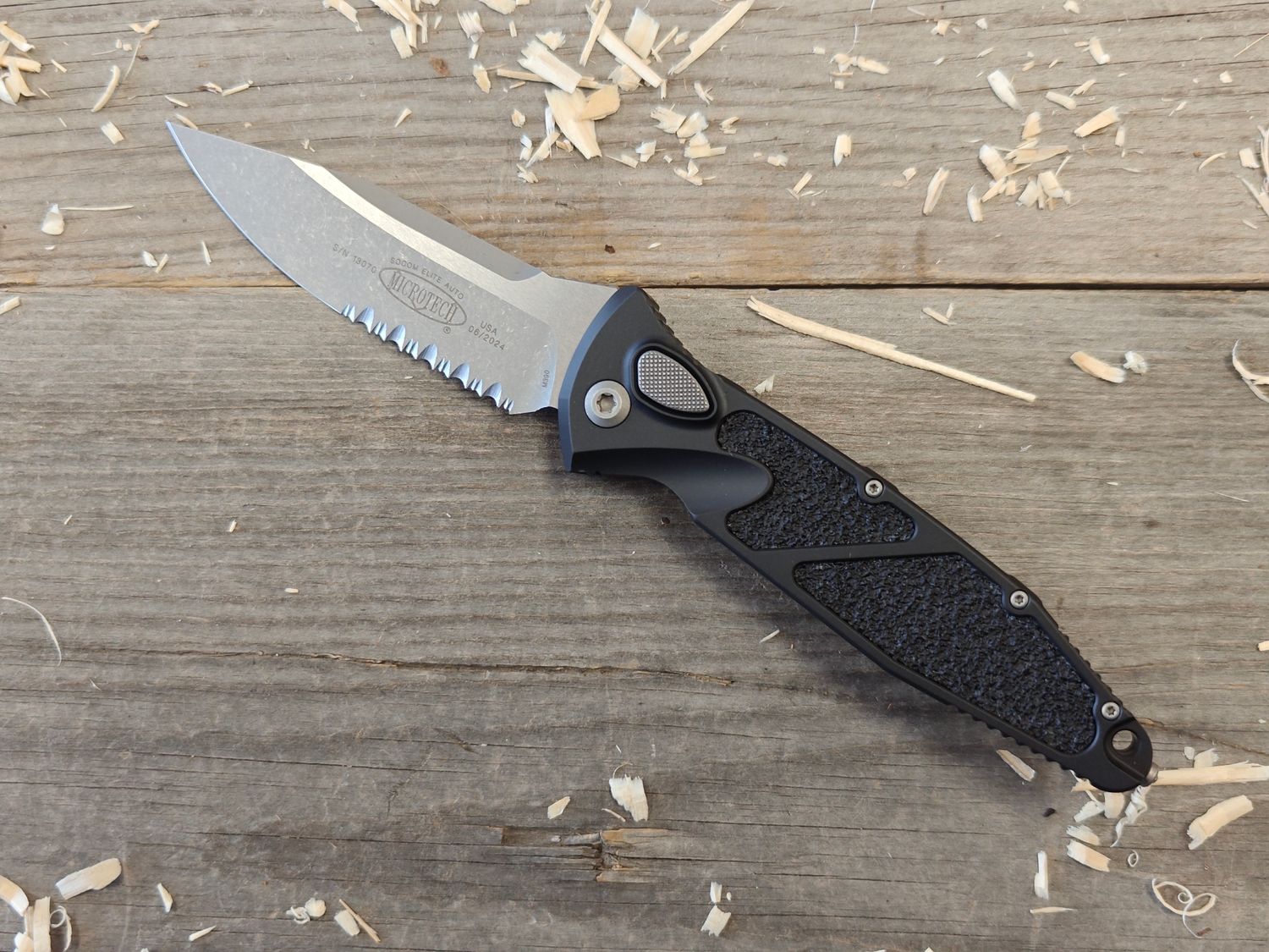 Microtech Socom Elite 4" Partial Serrated Automatic Knife / Black Aluminum / Apocalyptic M390