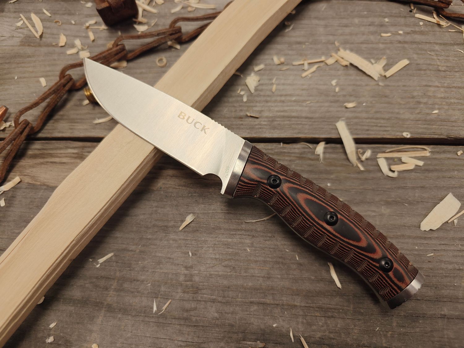 Buck Small Selkirk 4&quot; Fixed Blade / Black and Brown Micarta / Satin 420HC