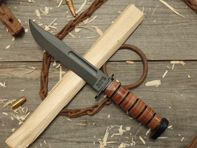 Ka-Bar Dog&#39;s Head 7&quot; Fixed Blade / Stacked Leather / Black 1095