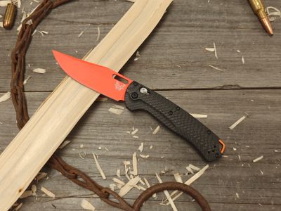 Benchmade Taggedout 3.5&quot; AXIS Lock Folder / Carbon Fiber / Orange CPM-MagnaCut