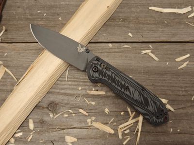Benchmade Freek 3.6&quot; AXIS Lock Knife / Black &amp; Grey G10 With Red Liner / Black CPM-M4