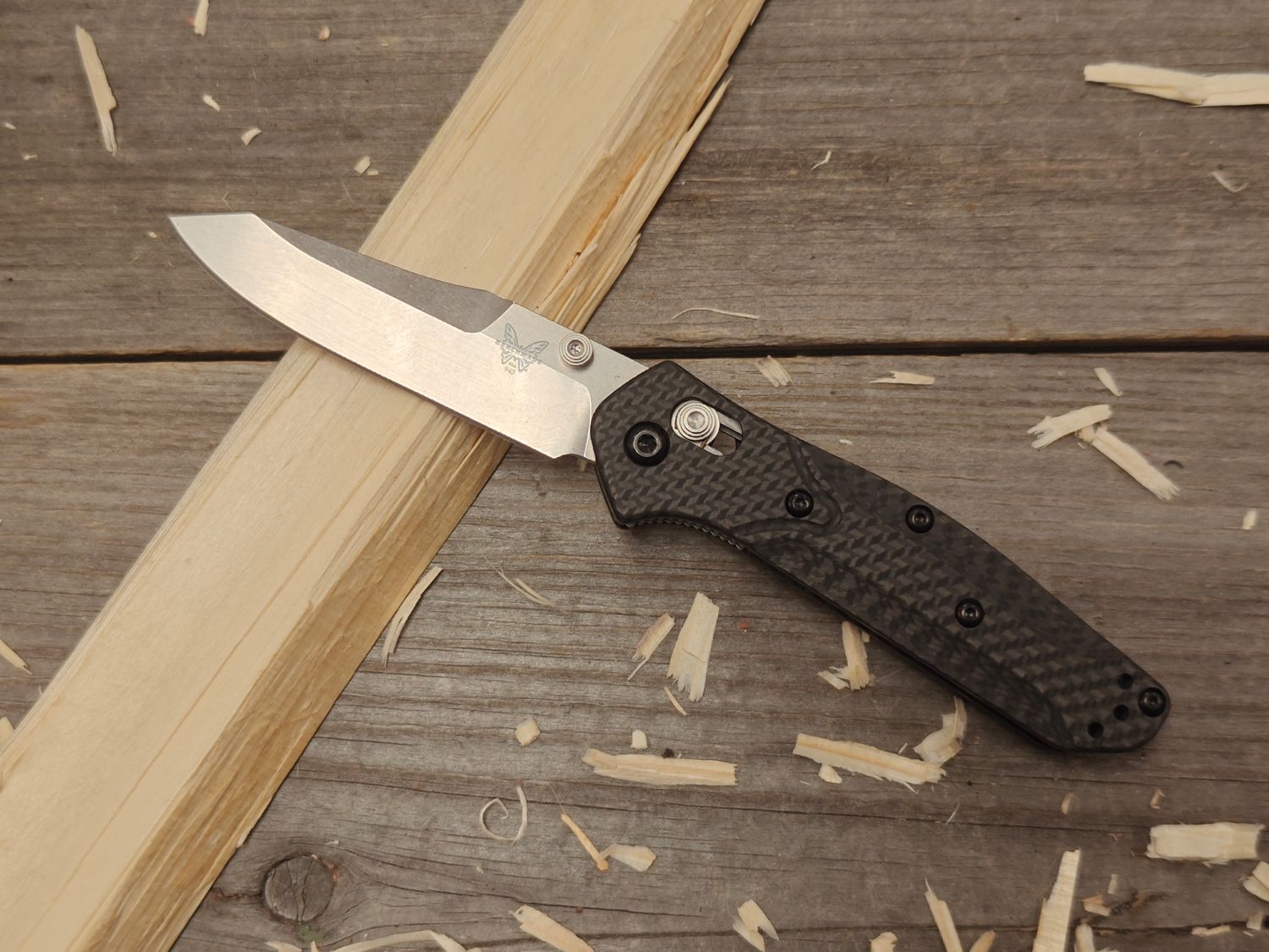 Benchmade Mini Osborne 3&quot; AXIS Lock Folding Blade / Carbon Fiber / Stonewash CPM-S90V