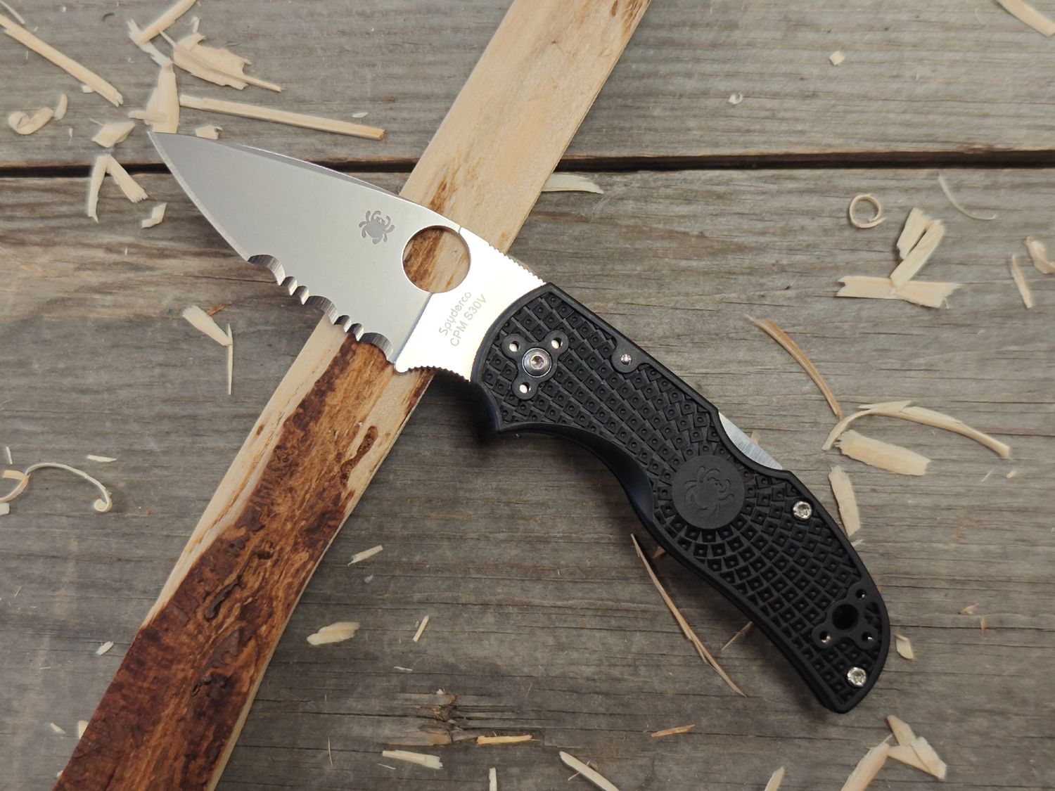 Spyderco Native 5 LW 3&quot; Partially Serrated Lockback Folding / Black FRN / Satin S30V