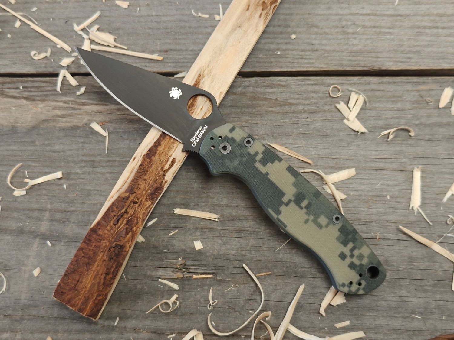 Spyderco Paramilitary 2 3.44&quot; Compression Lock Knife / Digi Camo G-10 / Black S45V