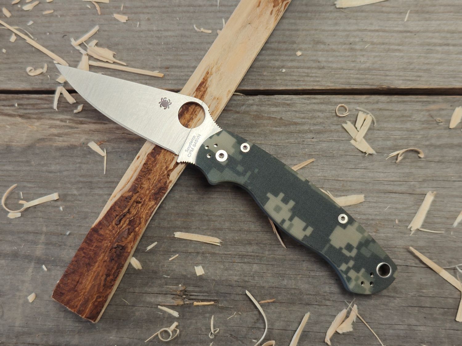 Spyderco Paramilitary 2 3.44&quot; Compression Lock Knife / Digi Camo G-10 / Satin S45V