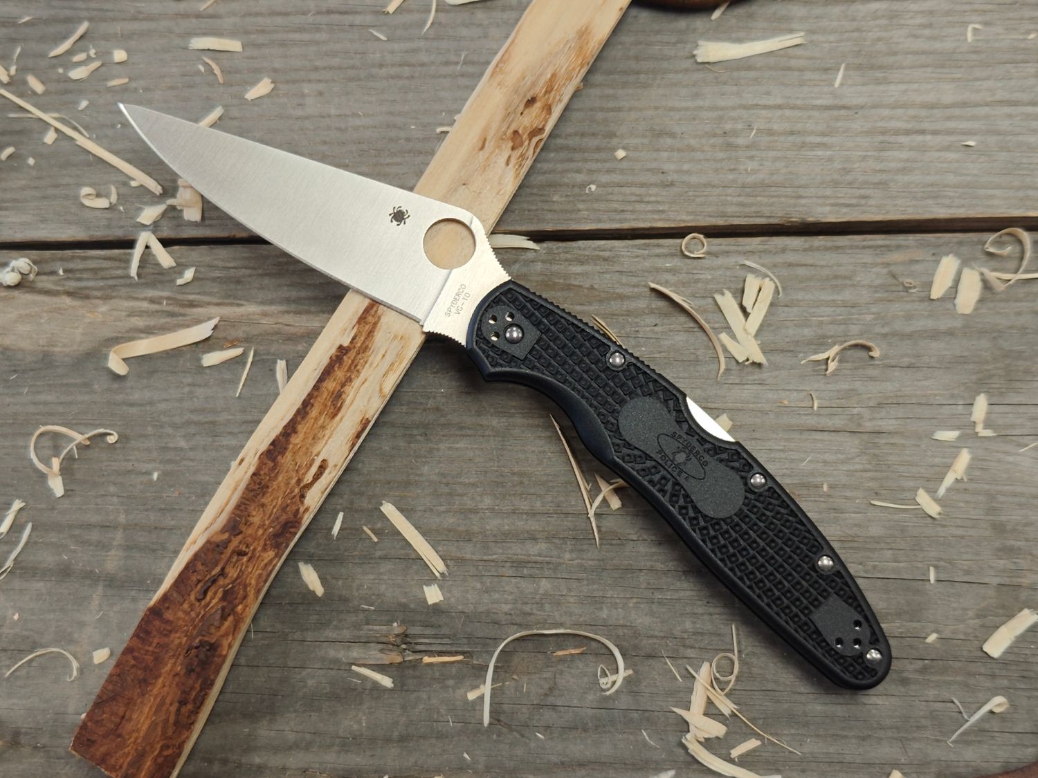 Spyderco Police 4 Lightweight 4.3&quot; Flipper / Black FRN / Satin VG-10