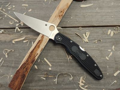 Spyderco Police 4 Lightweight 4.3&quot; Flipper / Black FRN / Satin VG-10